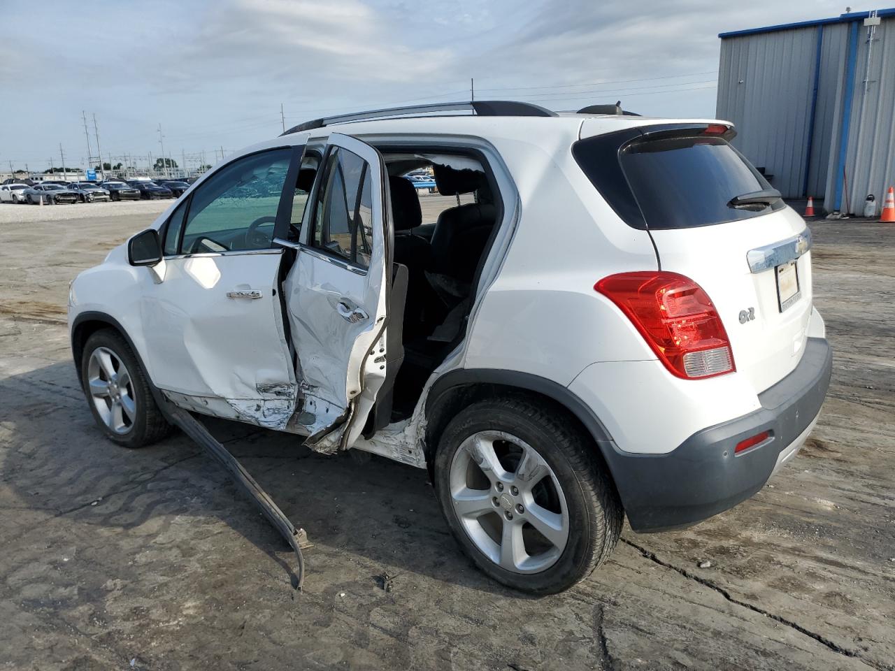 3GNCJMSB2GL189495 2016 CHEVROLET TRAX - Image 2