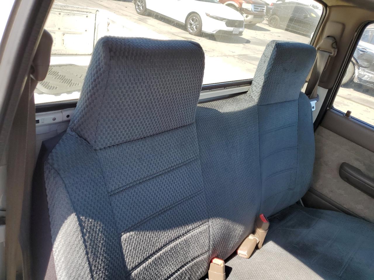 2000 Toyota Tacoma VIN: 5TENL42N4YZ707725 Lot: 58390964