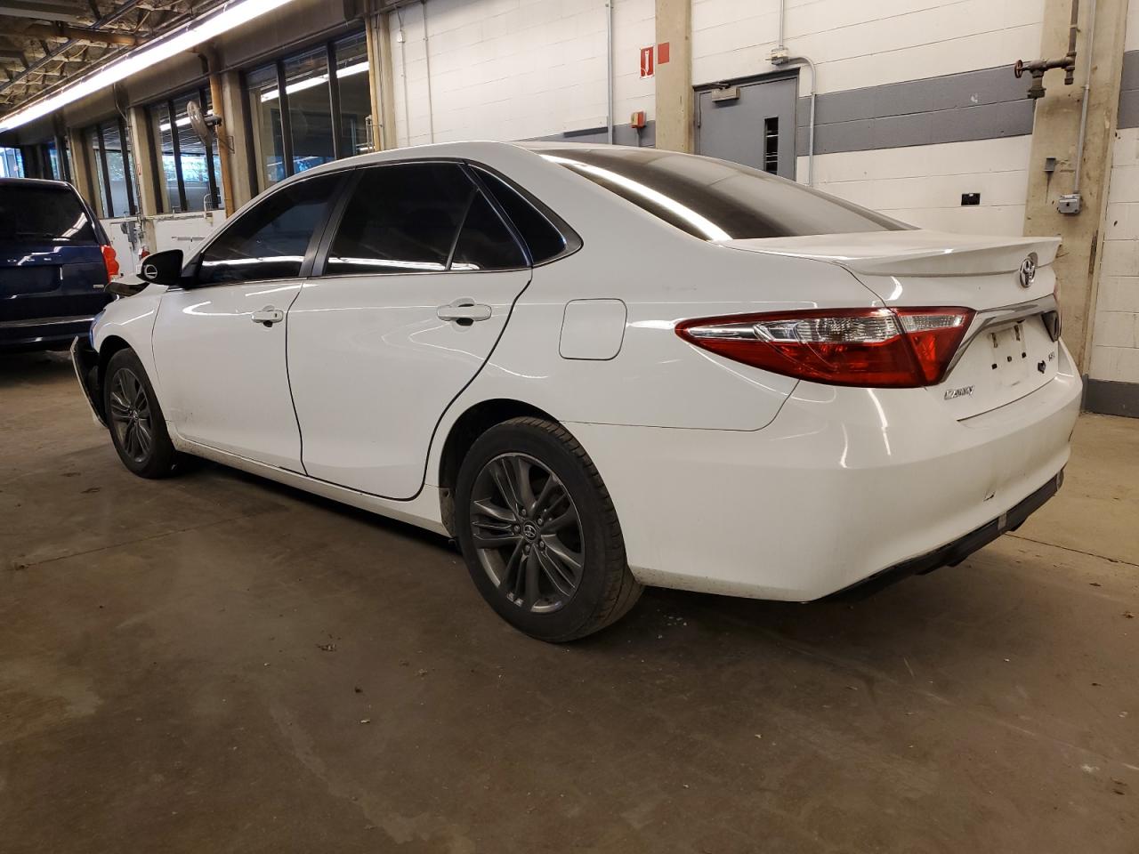 4T1BF1FK0HU782855 2017 TOYOTA CAMRY - Image 2