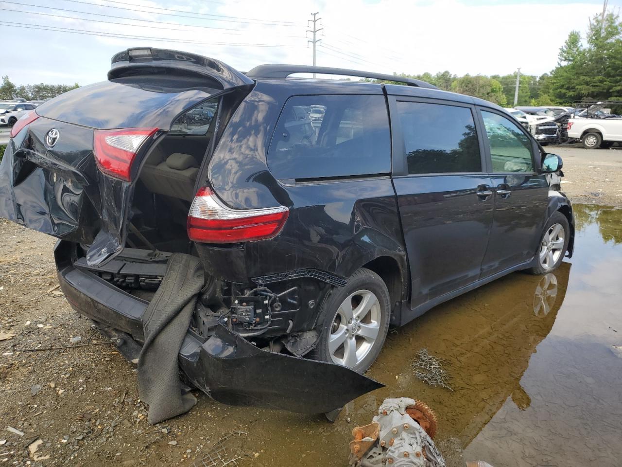 5TDYZ3DC1KS981549 2019 Toyota Sienna Xle