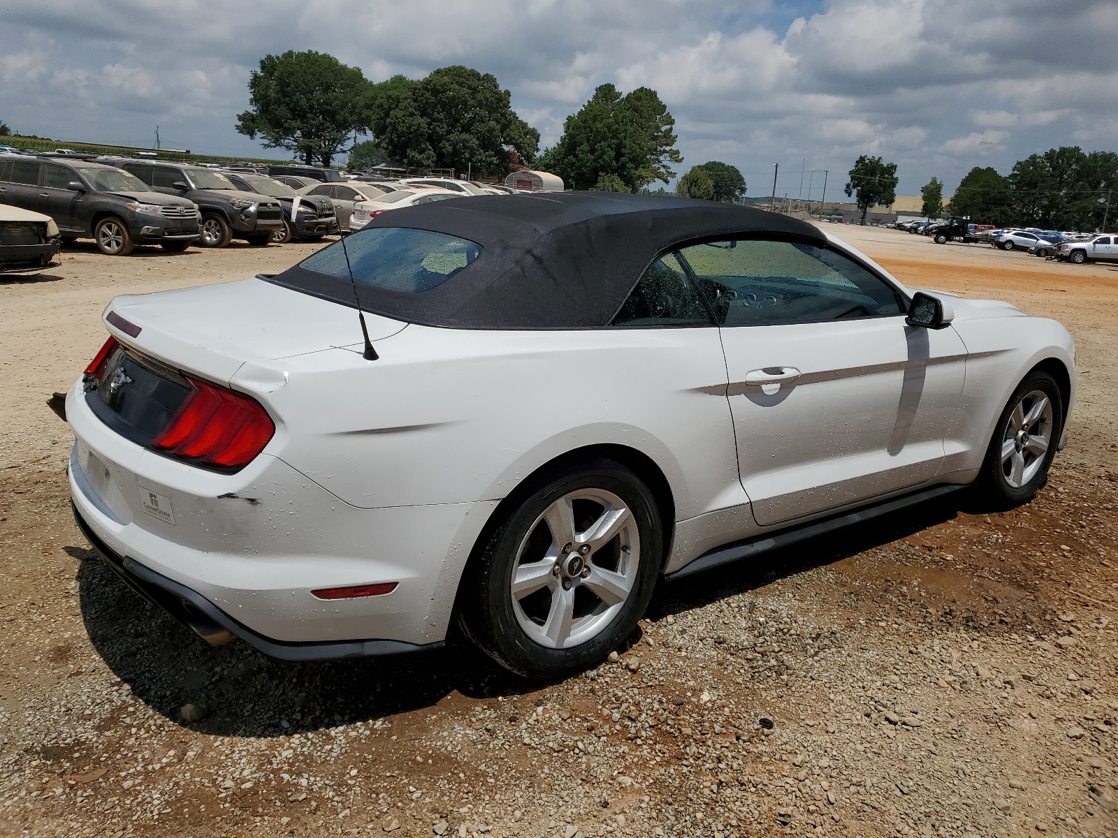 2018 Ford Mustang vin: 1FATP8UH9J5121384