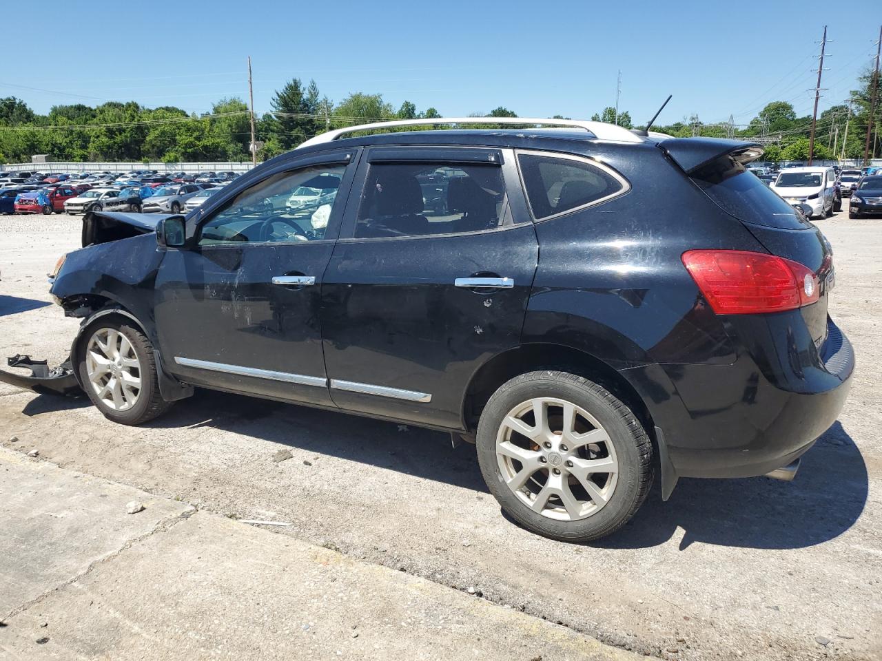 2011 Nissan Rogue - Image 2