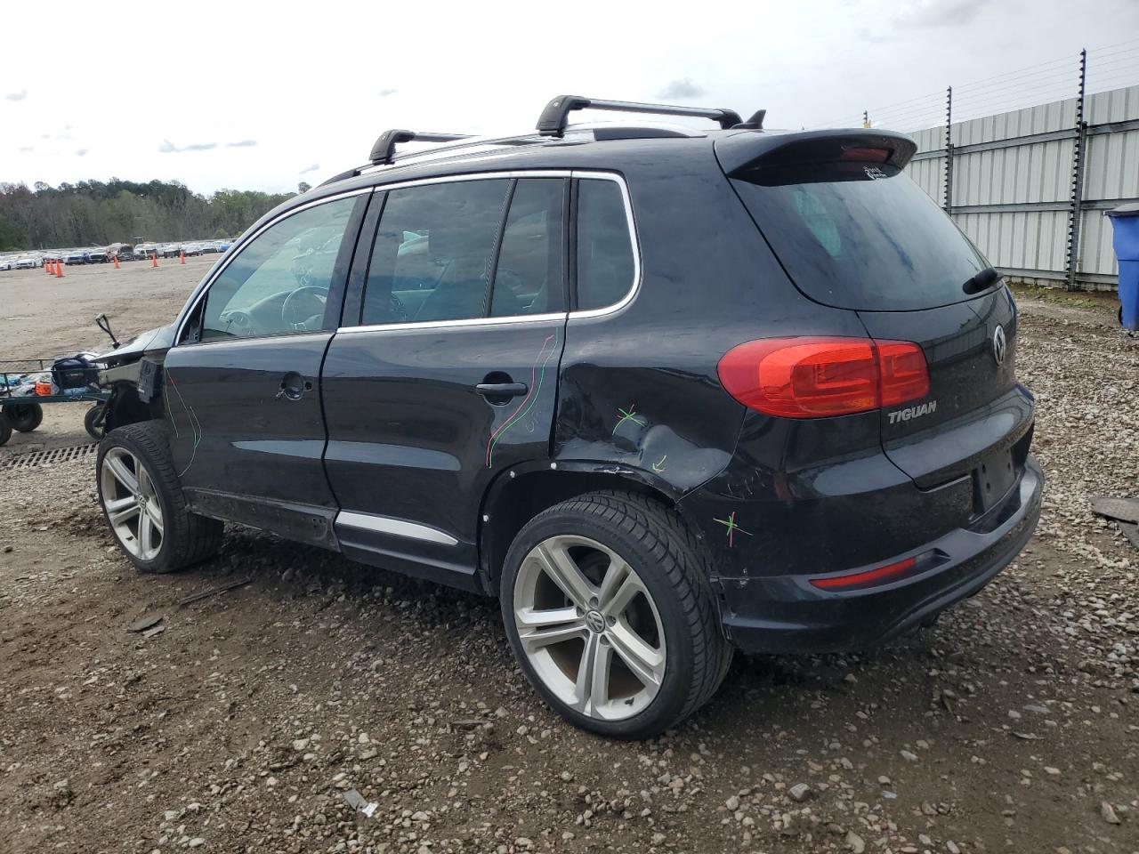 2016 Volkswagen Tiguan - Image 2