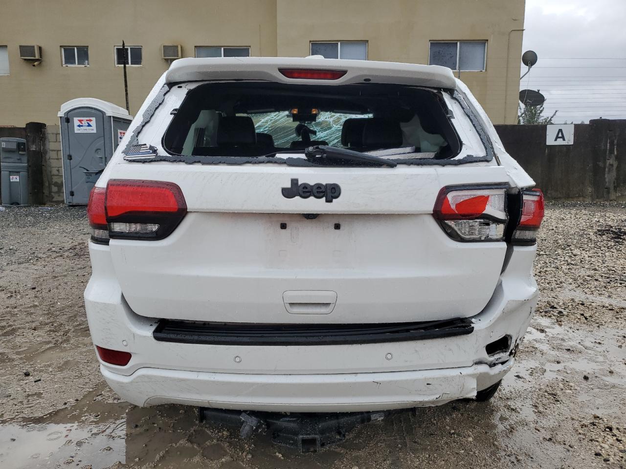 1C4RJEAGXJC193240 2018 Jeep Grand Cherokee Laredo