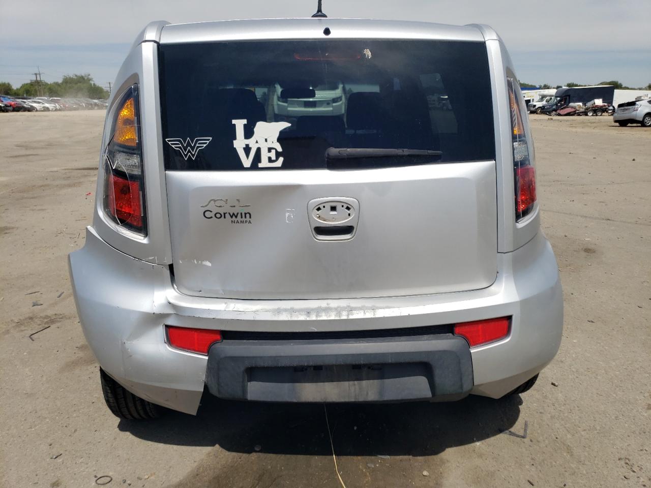 2011 Kia Soul + VIN: KNDJT2A28B7705940 Lot: 60100104