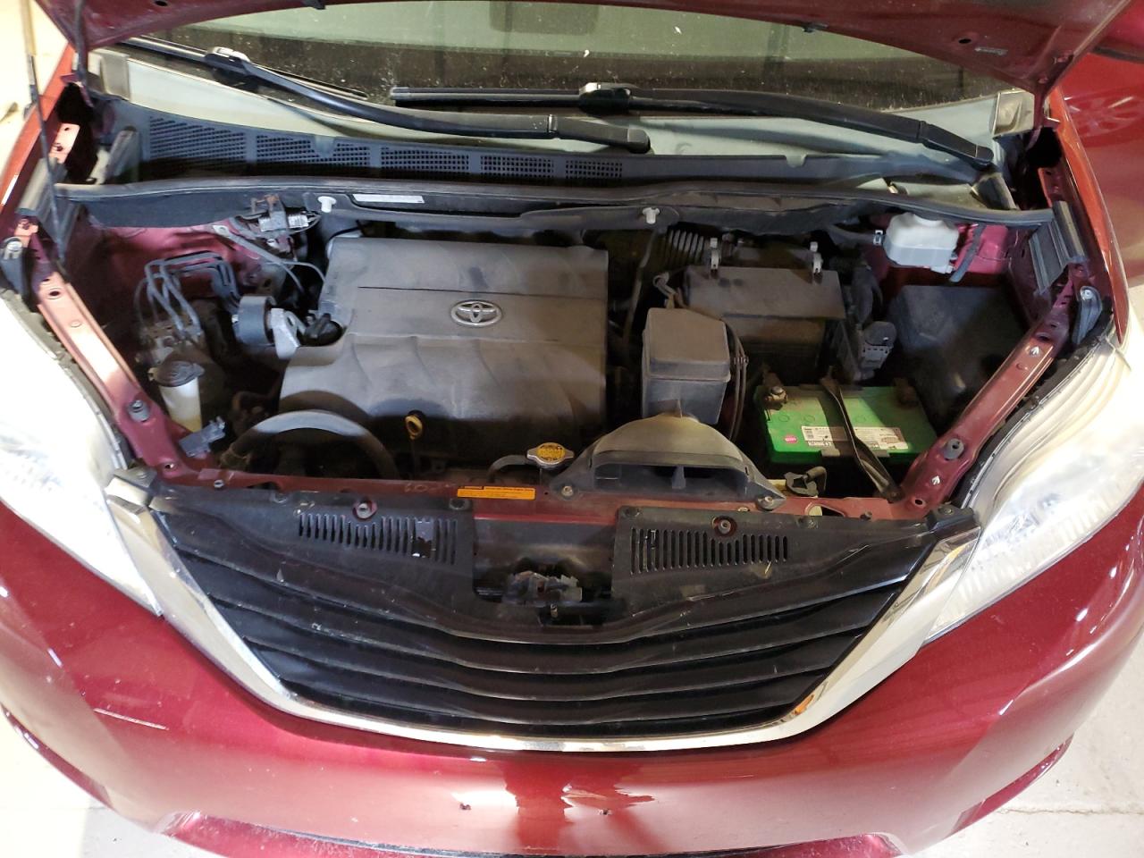 2012 Toyota Sienna - Image 12