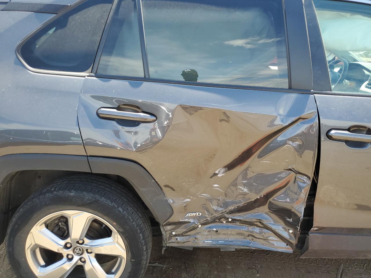 2021 Toyota Rav4 Xle Premium VIN: 2T3B6RFV4MW008232 Lot: 57557654