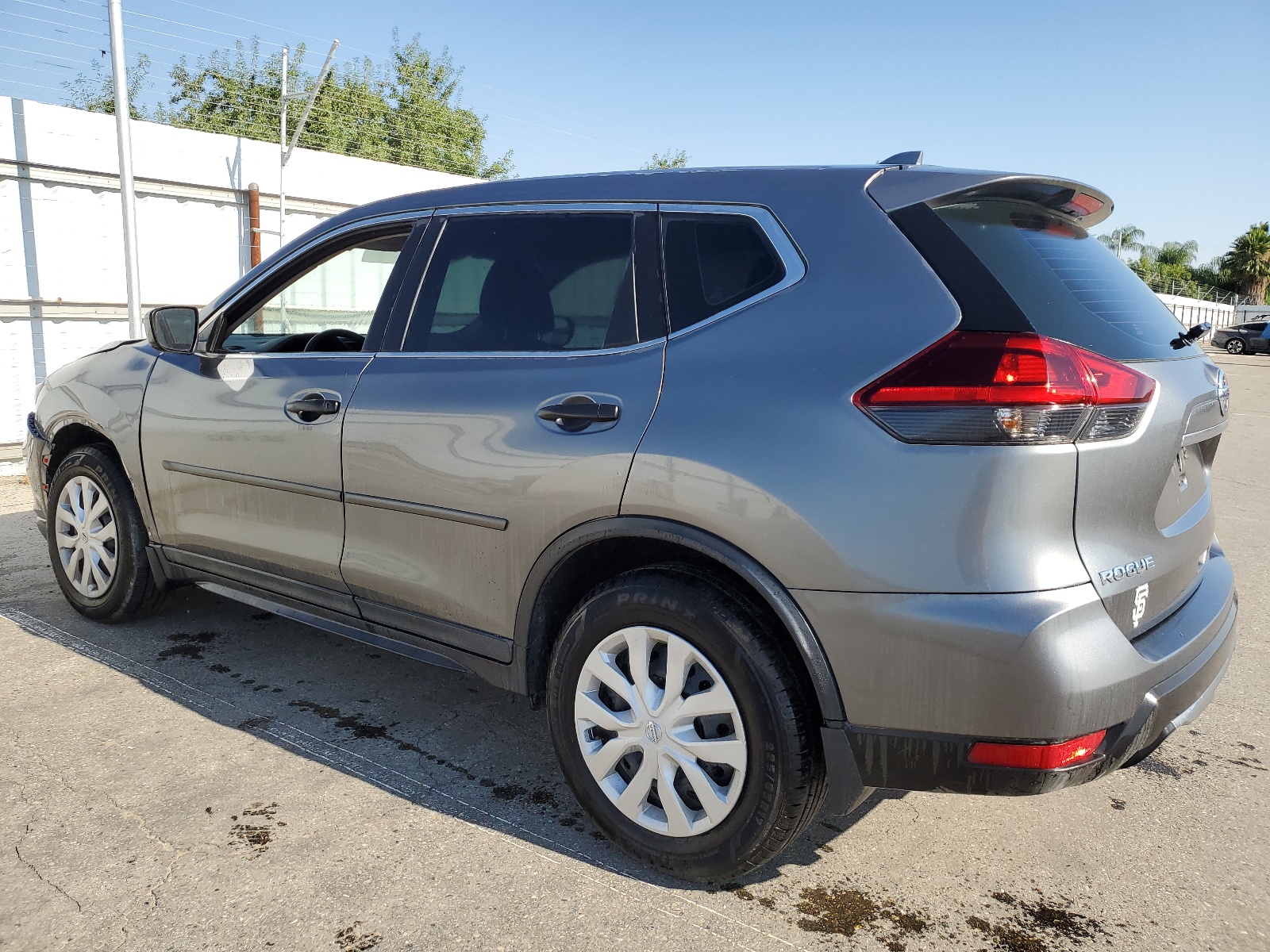 2018 Nissan Rogue S vin: 5N1AT2MT6JC751823