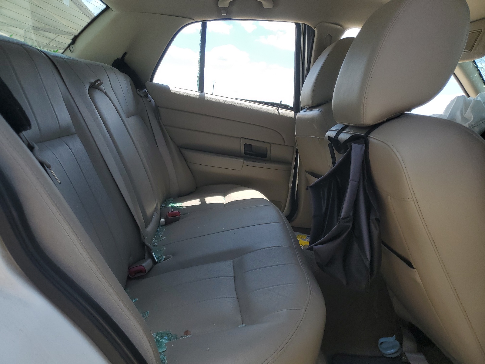 2FABP7EV1BX146659 2011 Ford Crown Victoria Lx