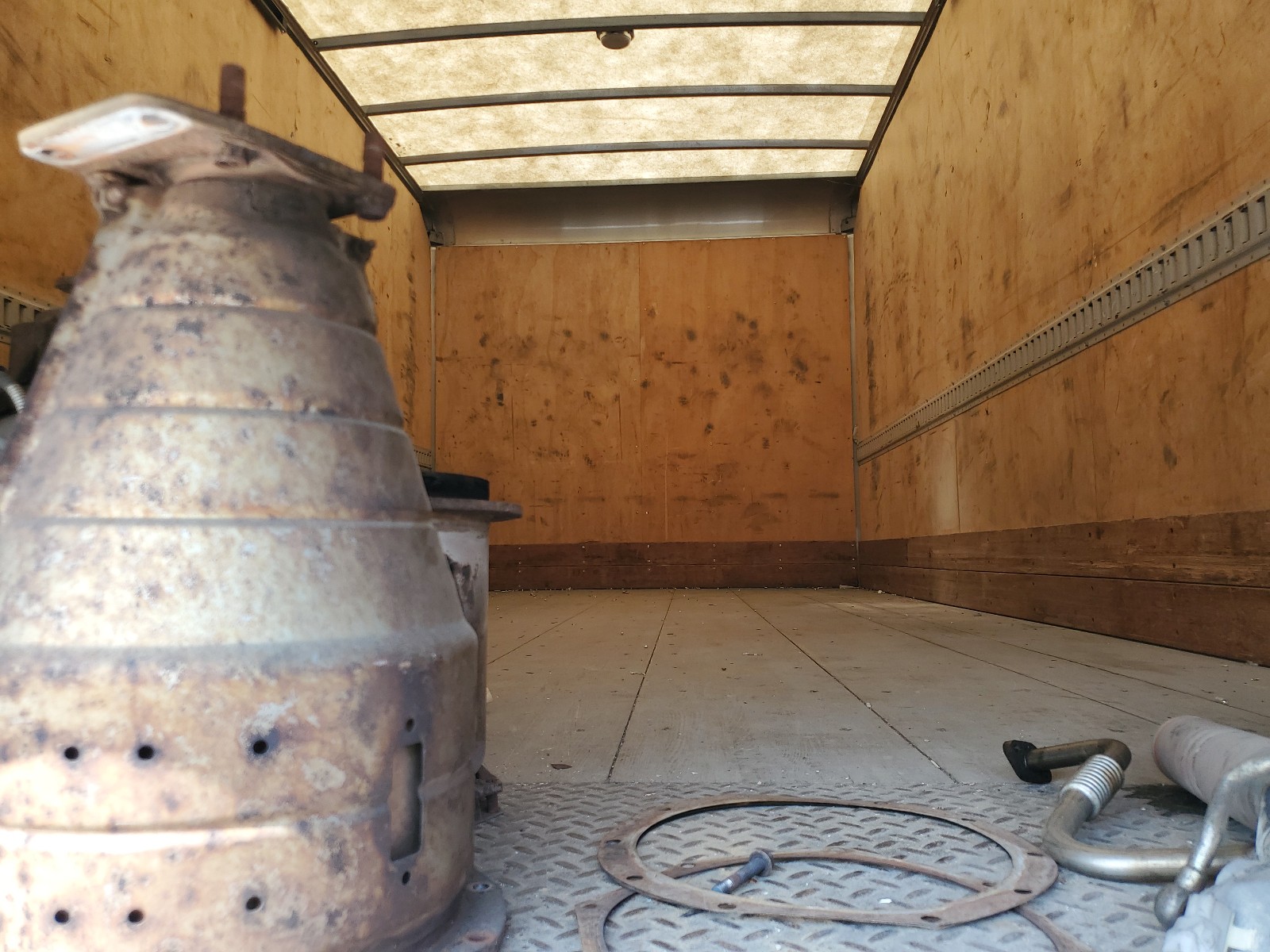 JALE5W168F7300042 2015 Isuzu Nrr