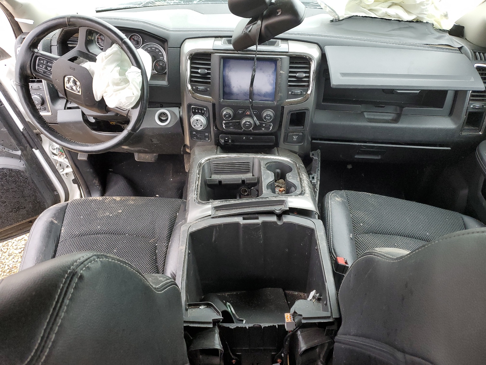 1C6RR7UT4JS203139 2018 Ram 1500 Sport