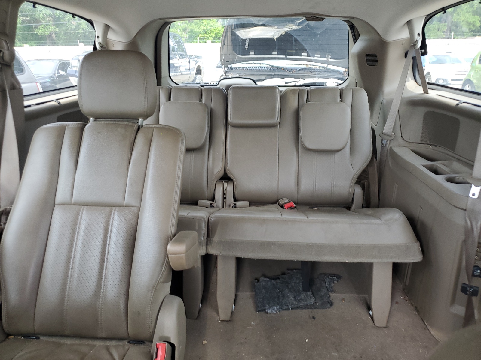 2A4RR8DG4BR775276 2011 Chrysler Town & Country Touring L