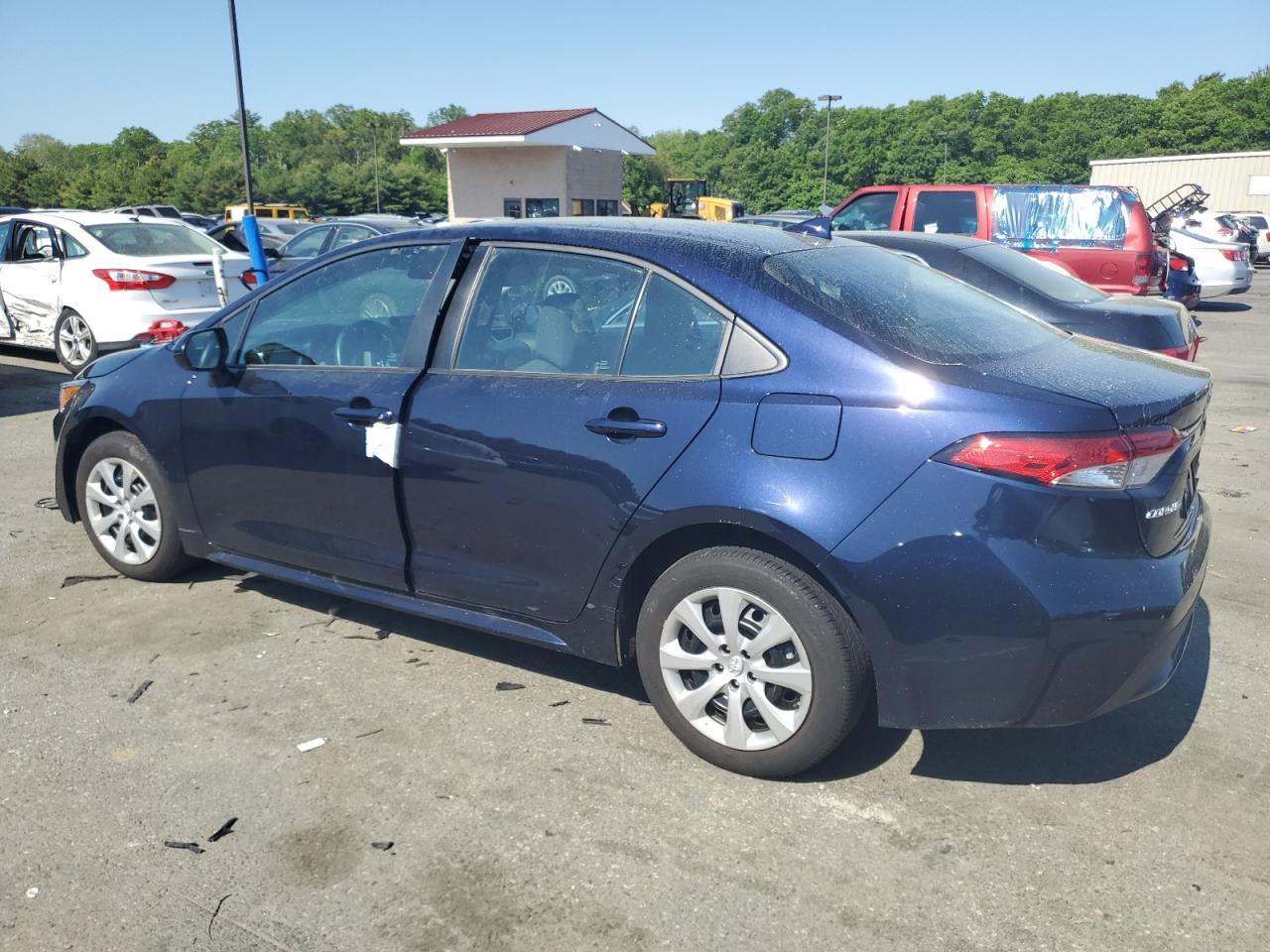 5YFEPMAE8NP320893 2022 TOYOTA COROLLA - Image 2