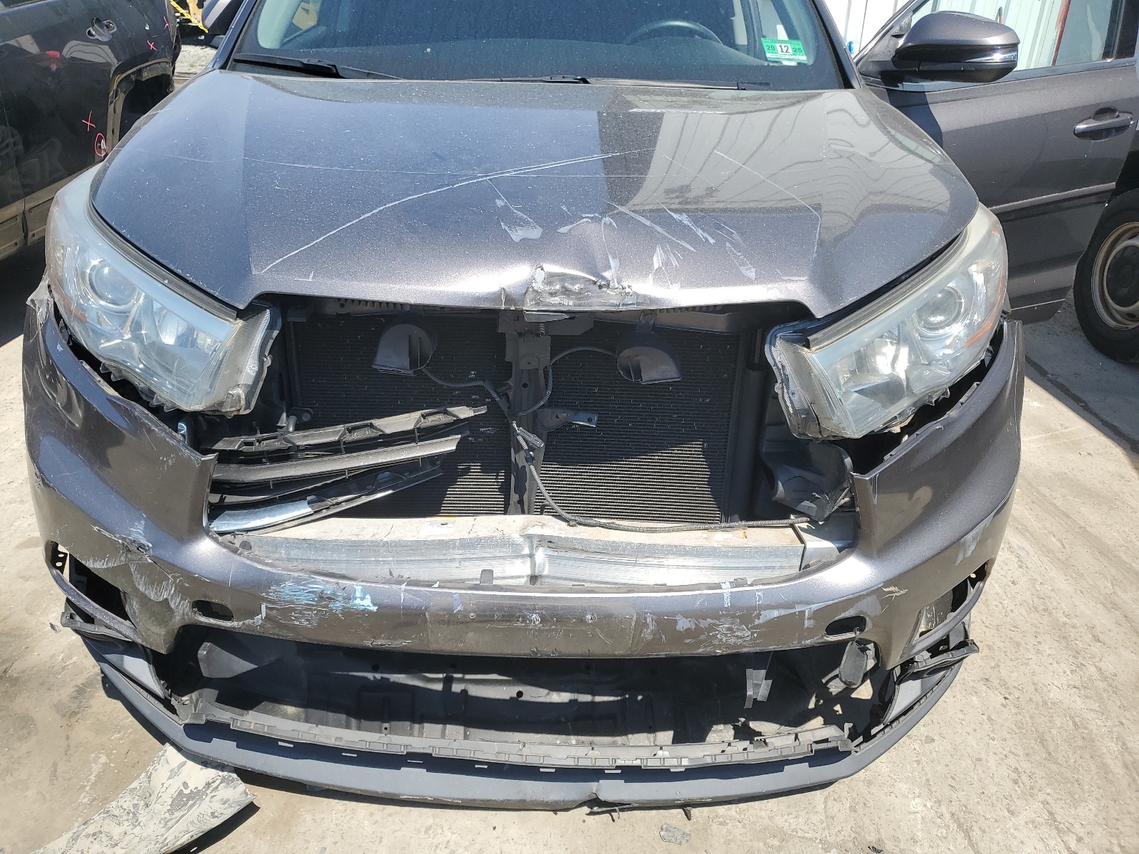 5TDBKRFH8GS271450 2016 Toyota Highlander Le