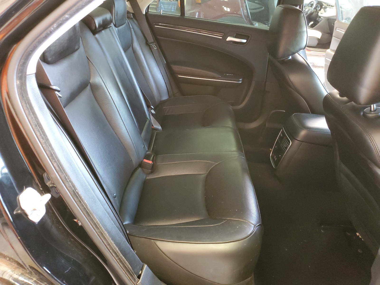 2C3CCAEG1KH698086 2019 Chrysler 300 Limited