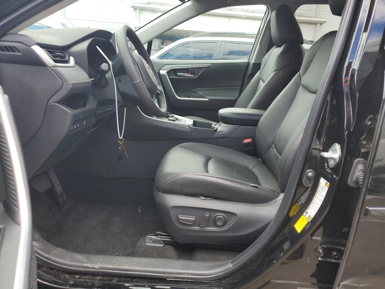 2023 Toyota RAV 4 - Image 7