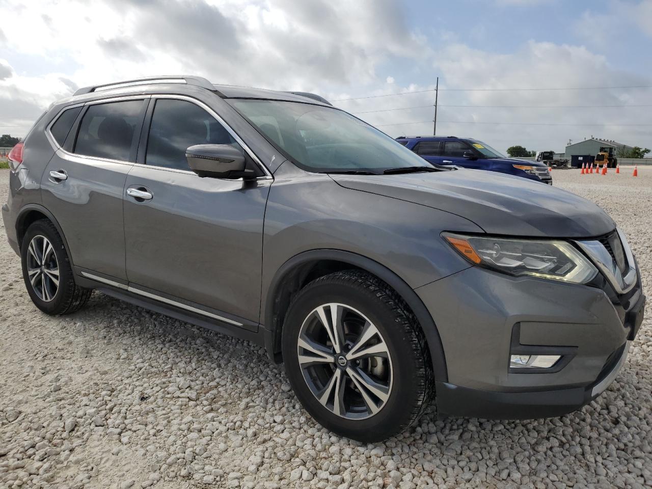 2017 Nissan Rogue - Image 4