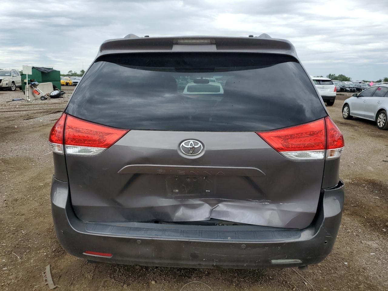 2013 Toyota Sienna - Image 6