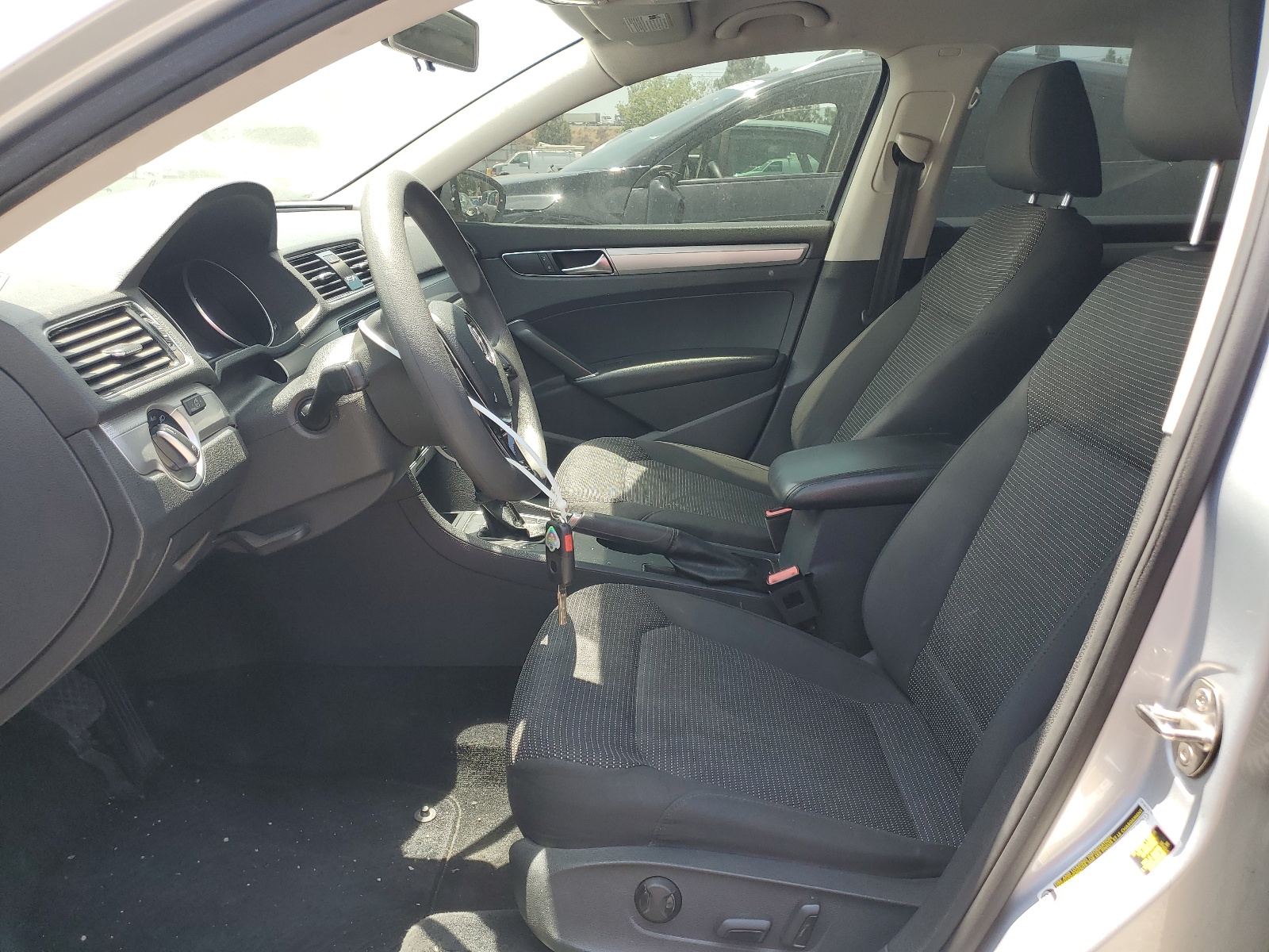 1VWAA7A39JC019680 2018 Volkswagen Passat S