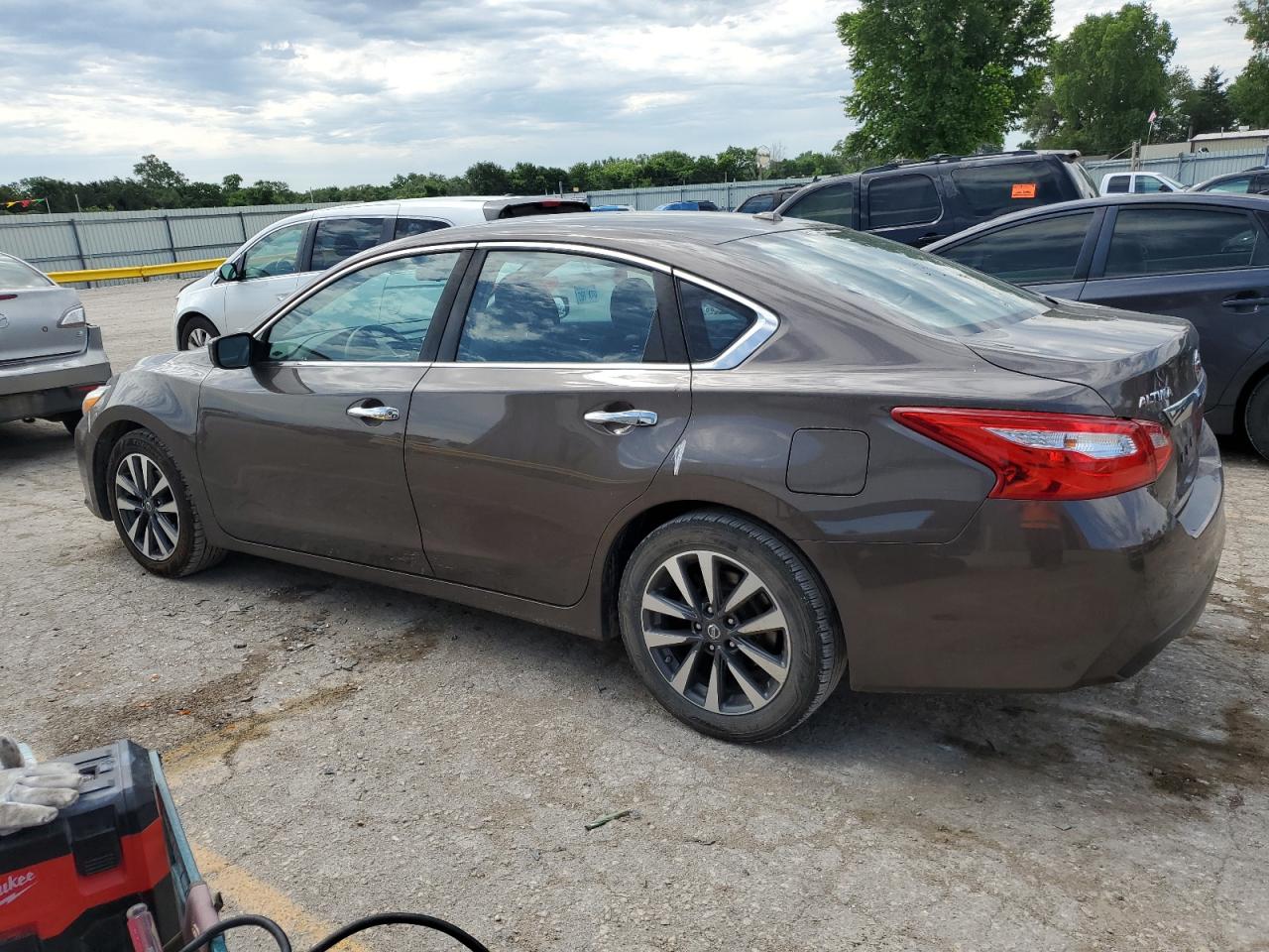 1N4AL3AP9HC117374 2017 NISSAN ALTIMA - Image 2