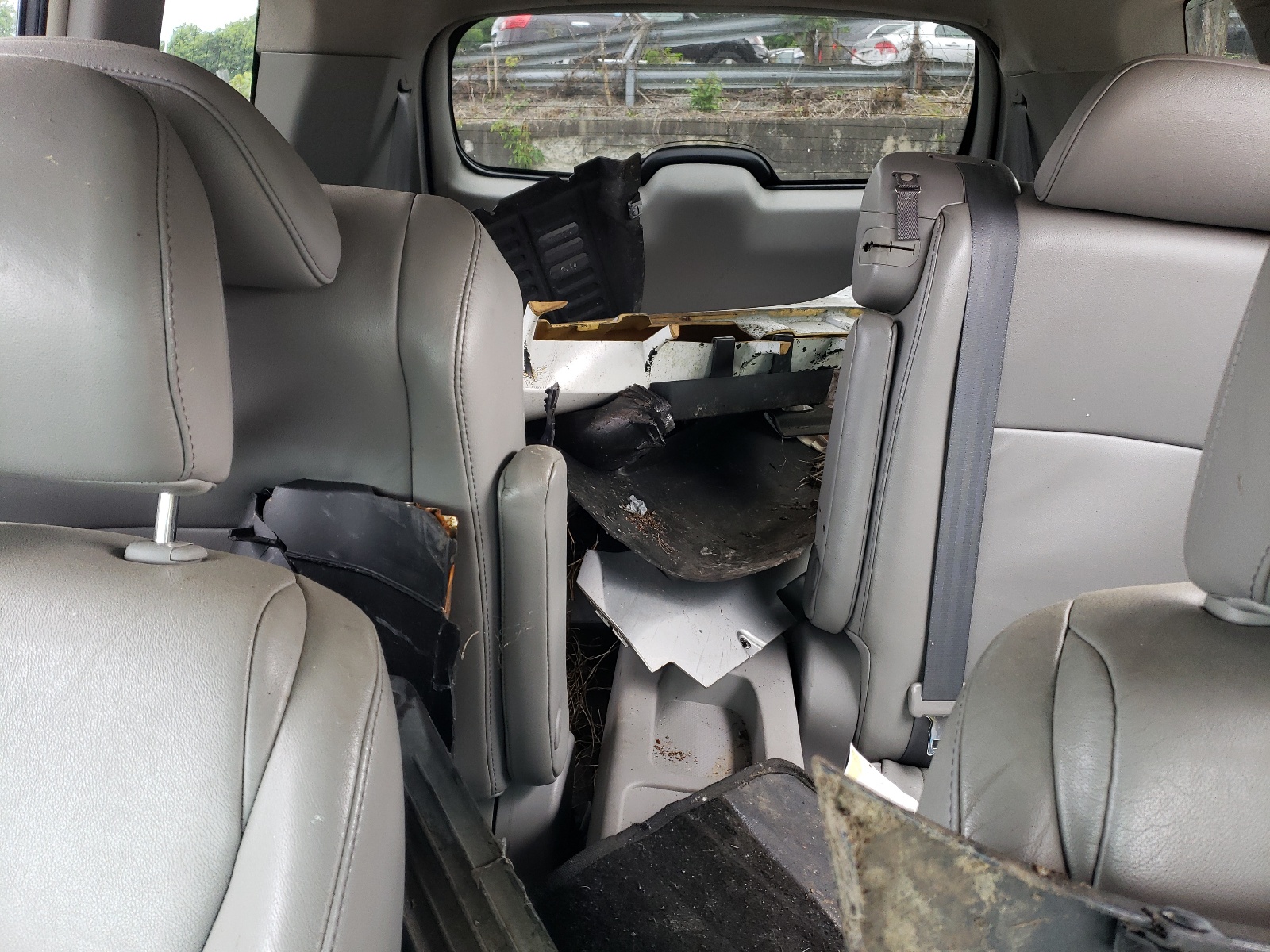 5TDJK3EH5AS036957 2010 Toyota Highlander Se