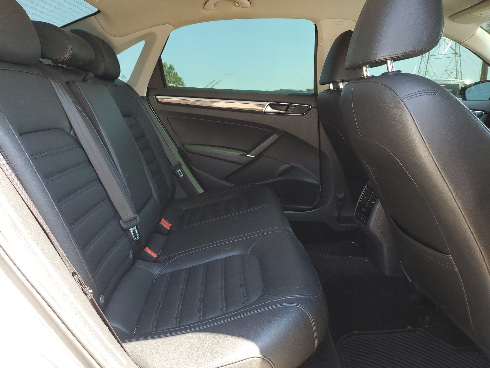 1VWCT7A37HC021084 2017 Volkswagen Passat Sel Premium