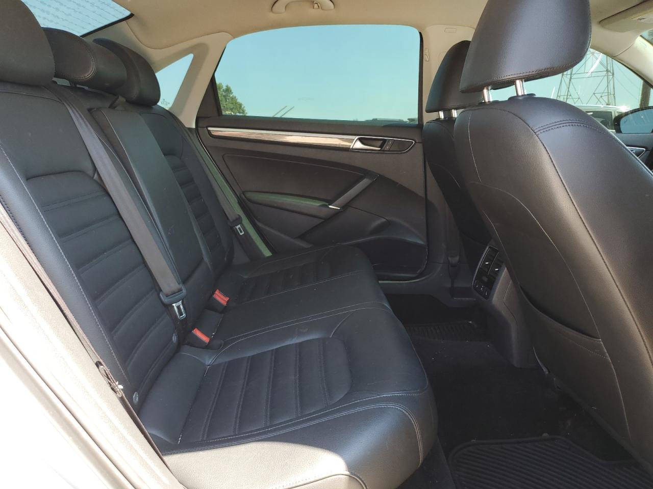 2017 Volkswagen Passat Sel Premium VIN: 1VWCT7A37HC021084 Lot: 60737864