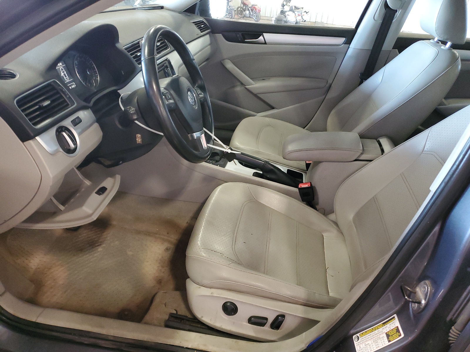 1VWBP7A34DC045367 2013 Volkswagen Passat Se