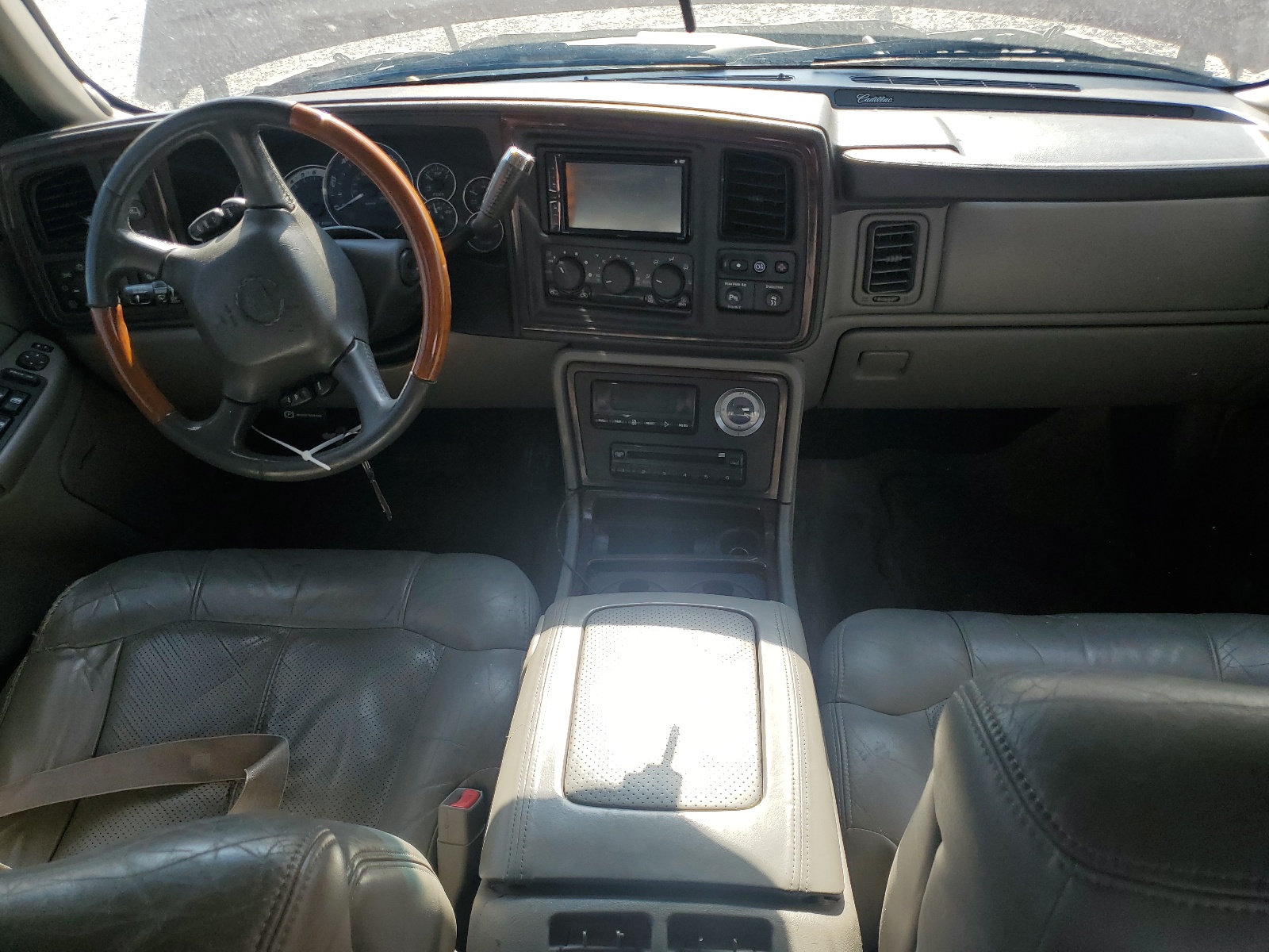 1GYEK63NX2R144609 2002 Cadillac Escalade Luxury