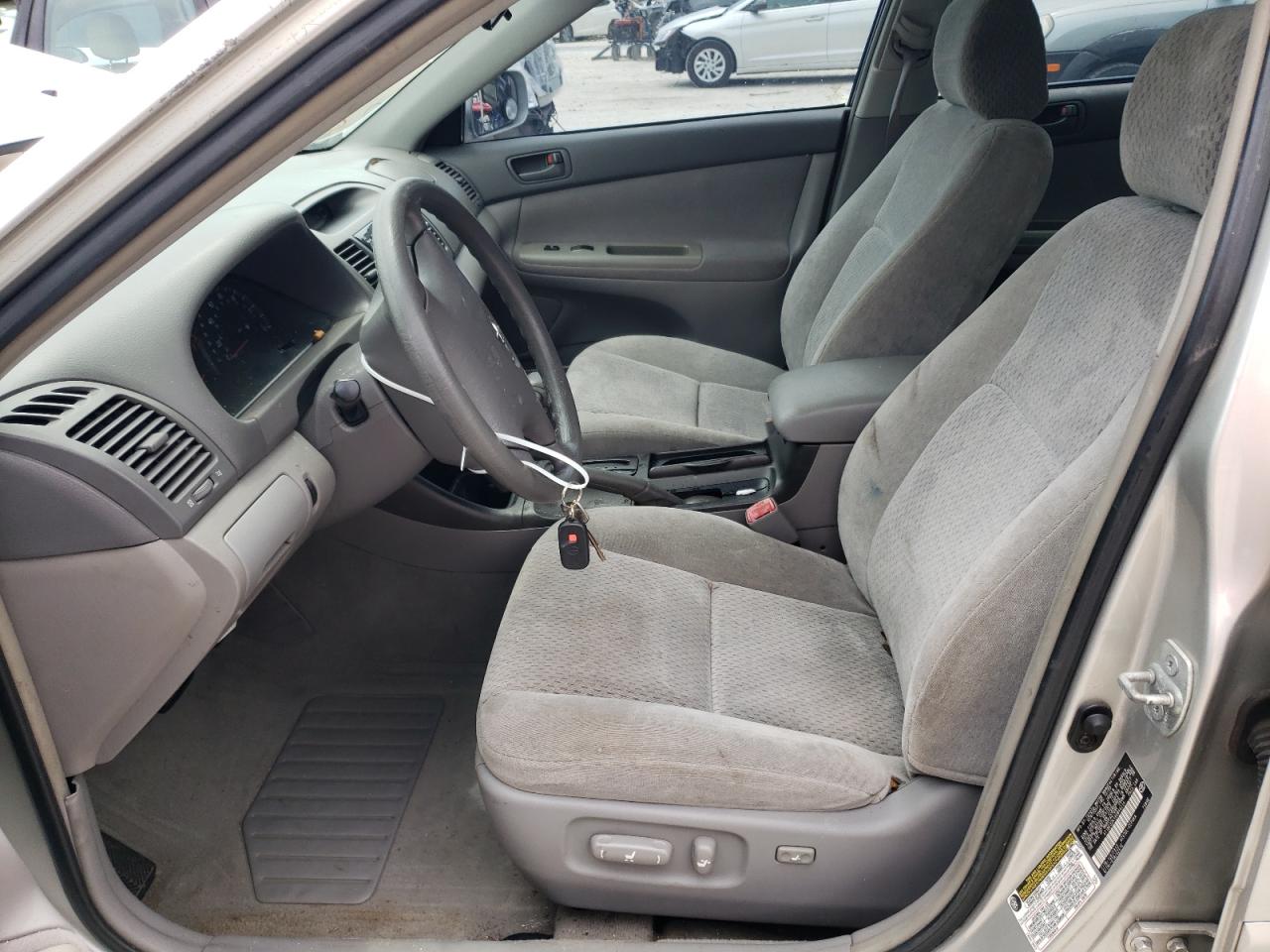 2004 Toyota Camry Le VIN: 4T1BE32K14U844214 Lot: 60303654