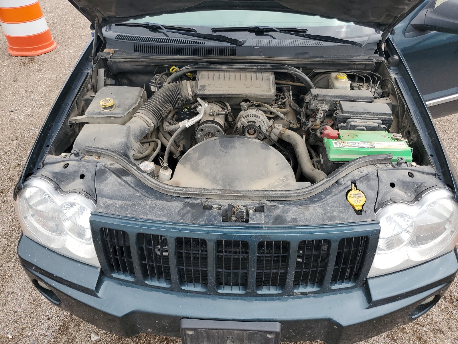 1J4GR48K55C647009 2005 Jeep Grand Cherokee Laredo