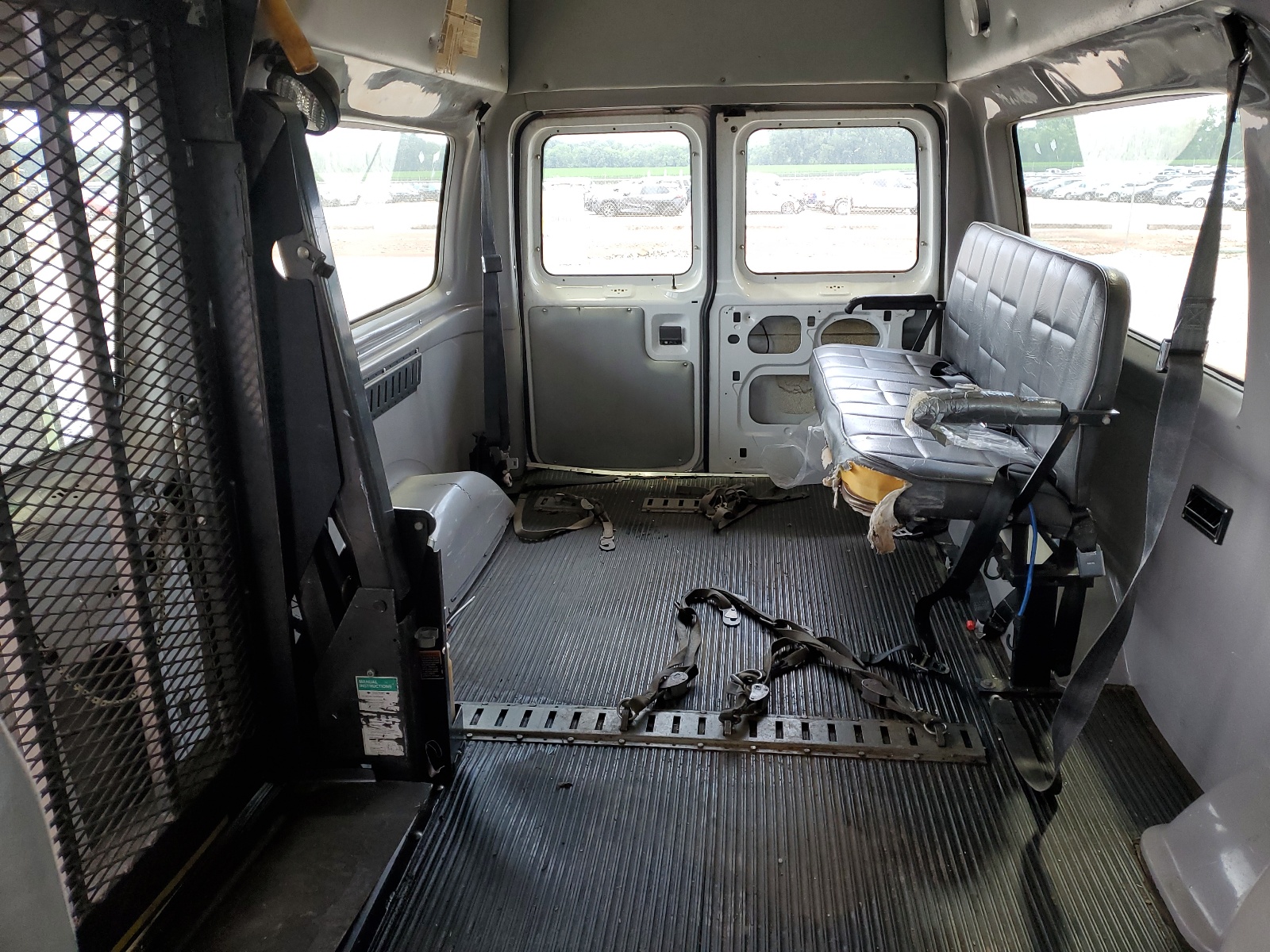 1FTNE2421XHB35143 1999 Ford Econoline E250 Van