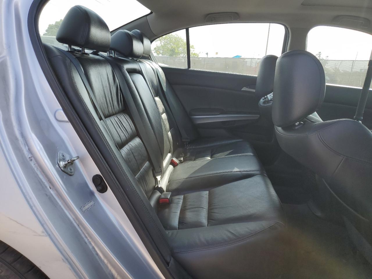 2010 Honda Accord - Image 11