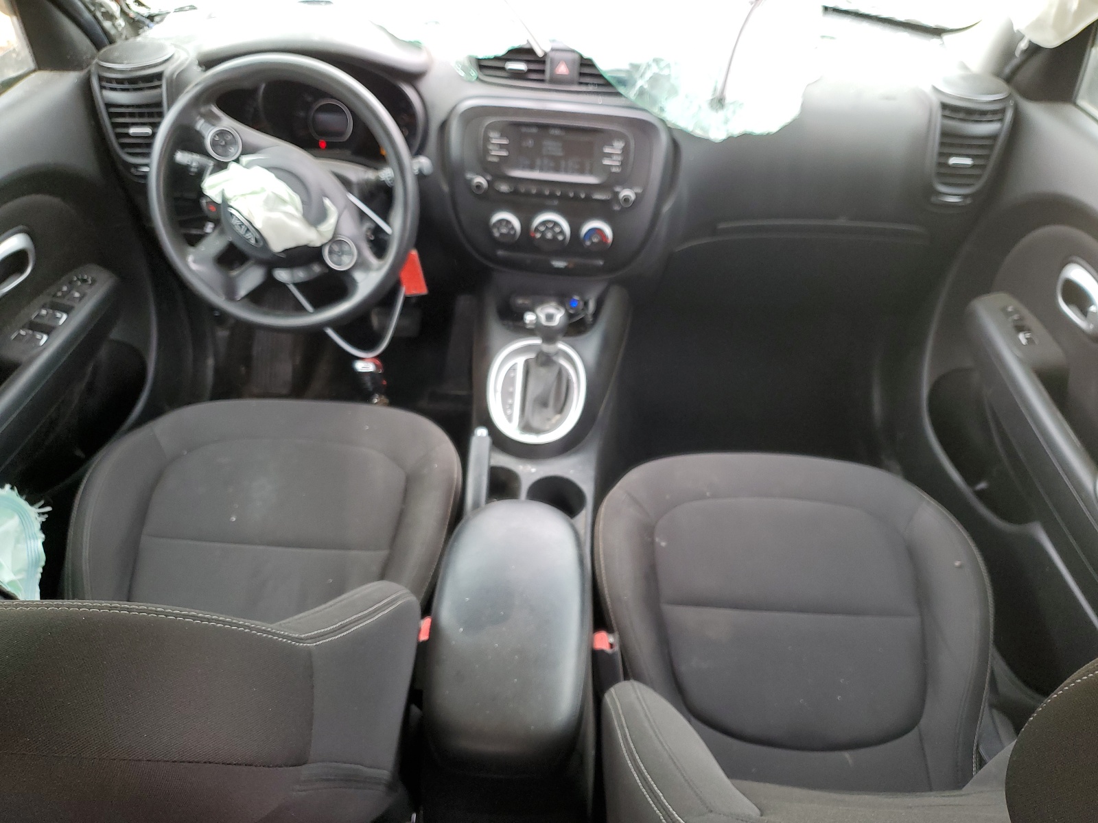 KNDJN2A26J7508211 2018 Kia Soul