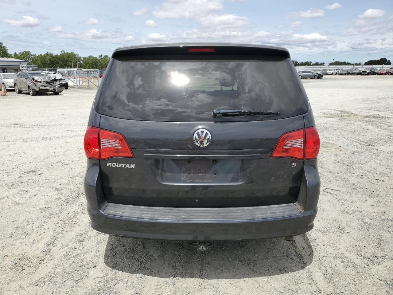 2C4RVAAG4CR215515 2012 Volkswagen Routan S