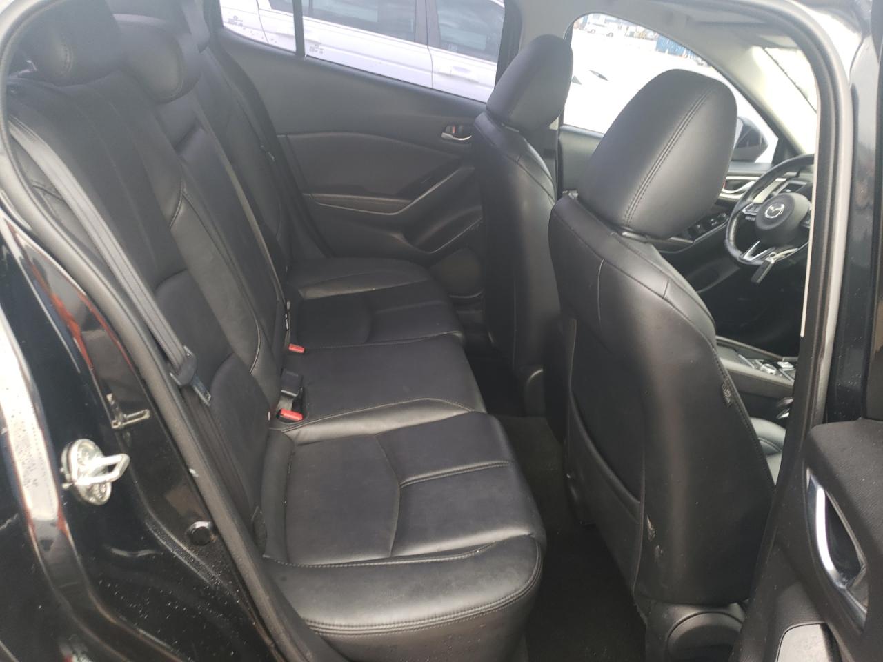 2018 Mazda 3 Touring VIN: 3MZBN1V38JM186806 Lot: 59238994