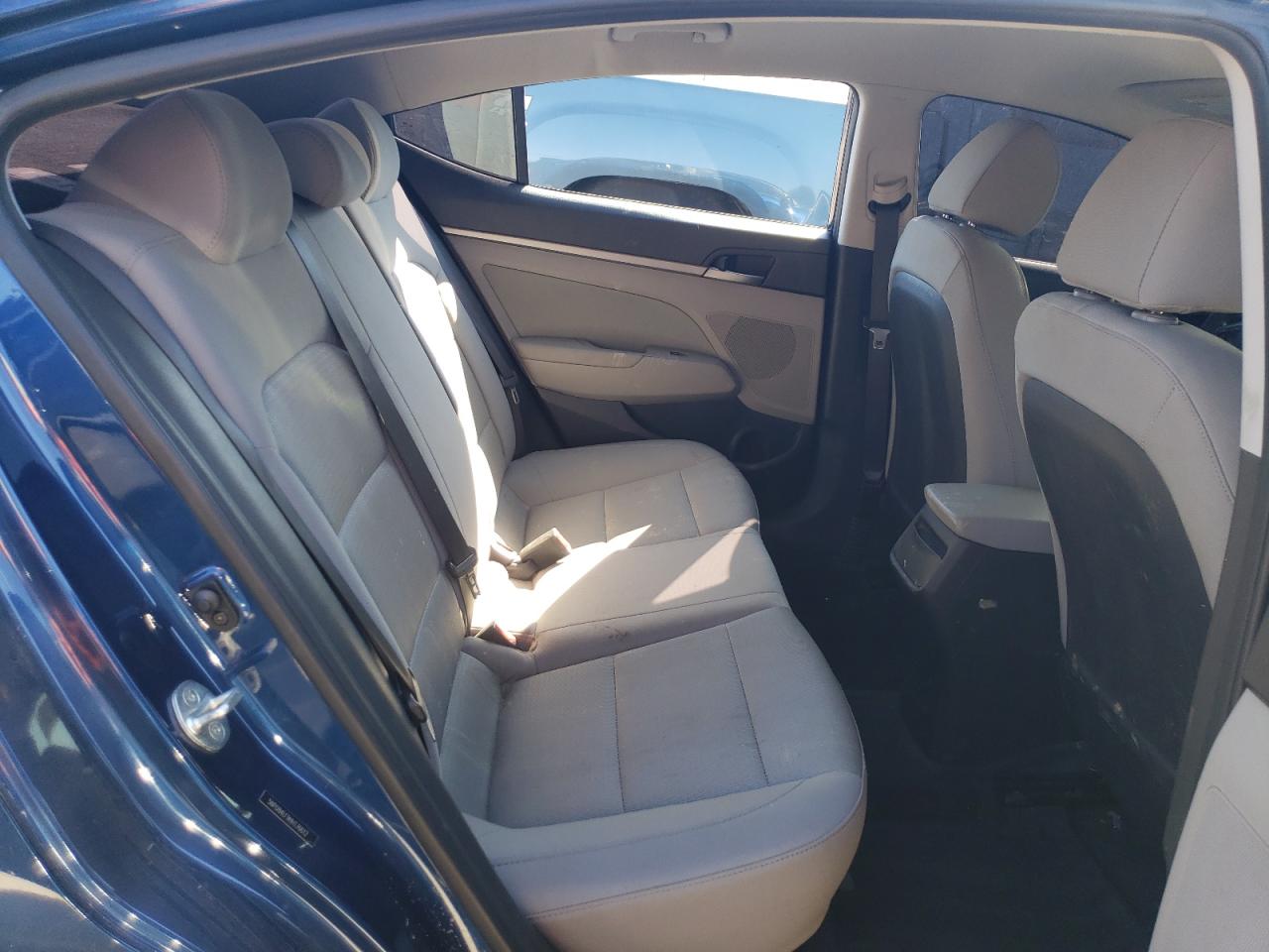 2017 Hyundai Elantra - Image 10