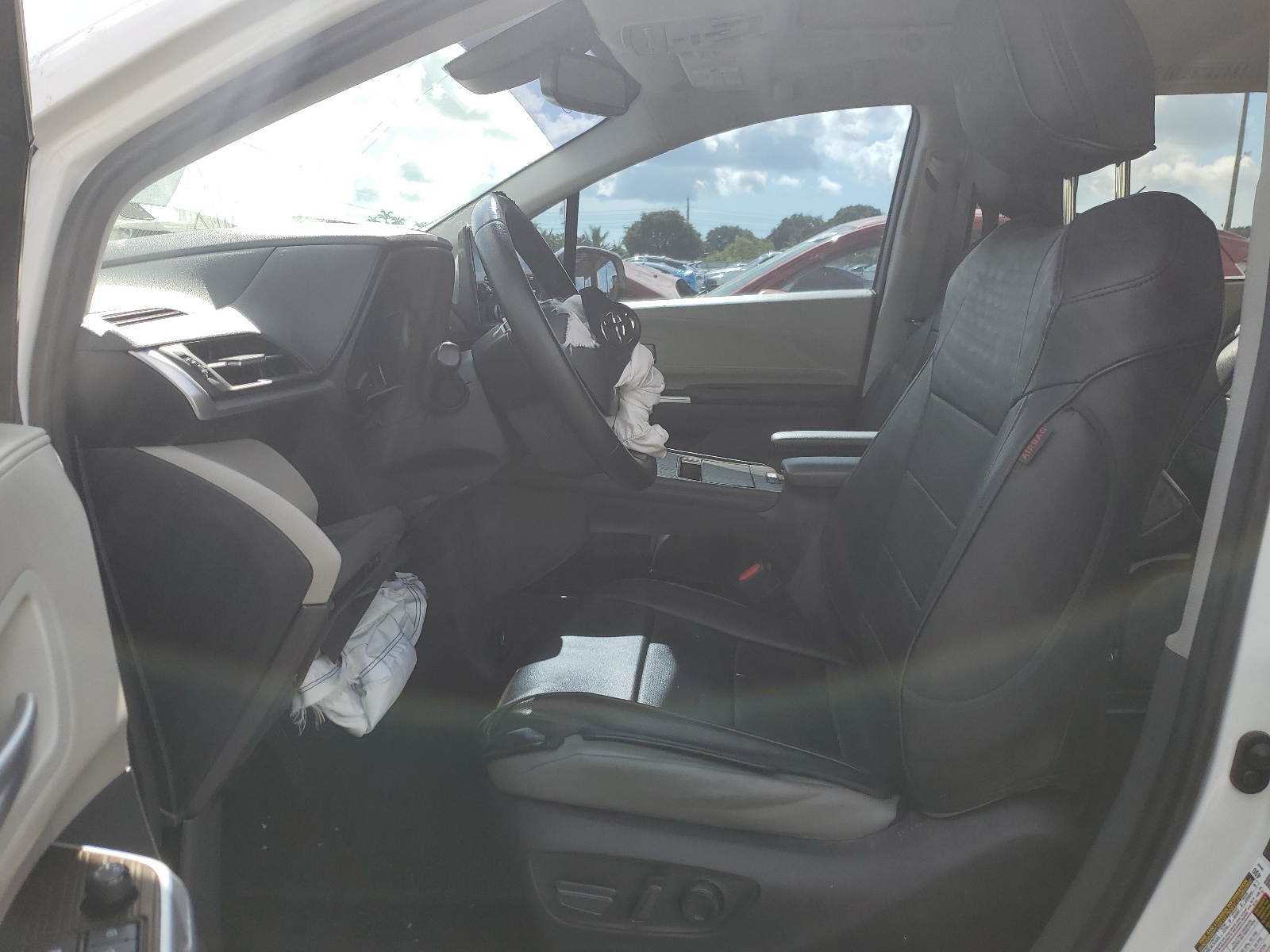 5TDYRKEC4NS107967 2022 Toyota Sienna Xle