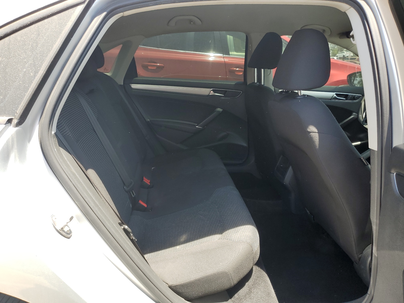 1VWAA7A39JC019680 2018 Volkswagen Passat S