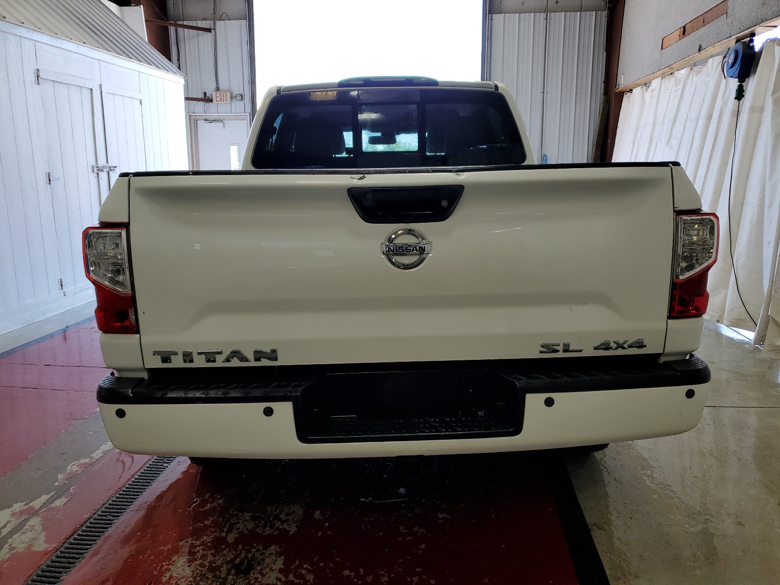 1N6AA1E54HN510360 2017 Nissan Titan Sv