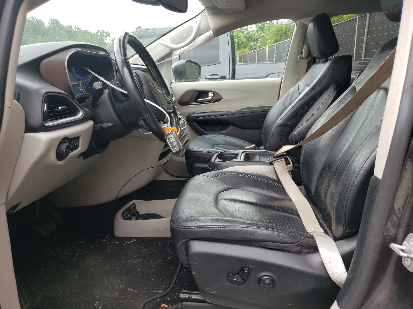 2C4RC1BG0KR673197 2019 Chrysler Pacifica Touring L