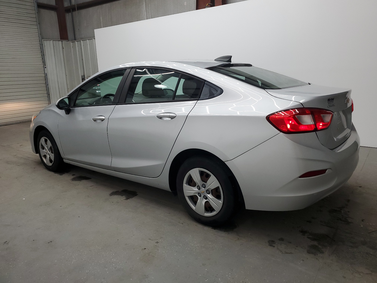 2018 Chevrolet Cruze Ls vin: 1G1BC5SM0J7154495