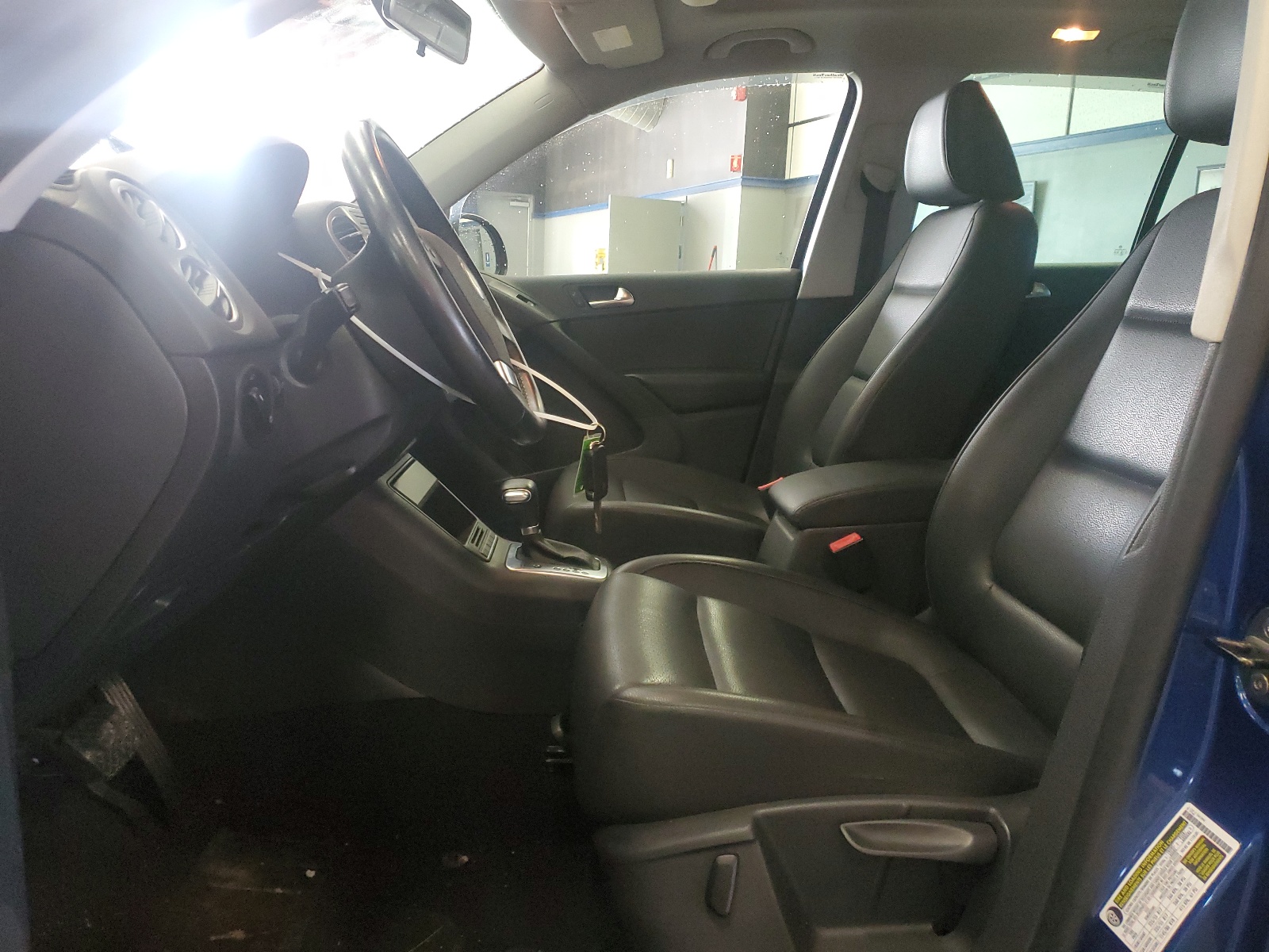 WVGBV7AX2AW003796 2010 Volkswagen Tiguan Se