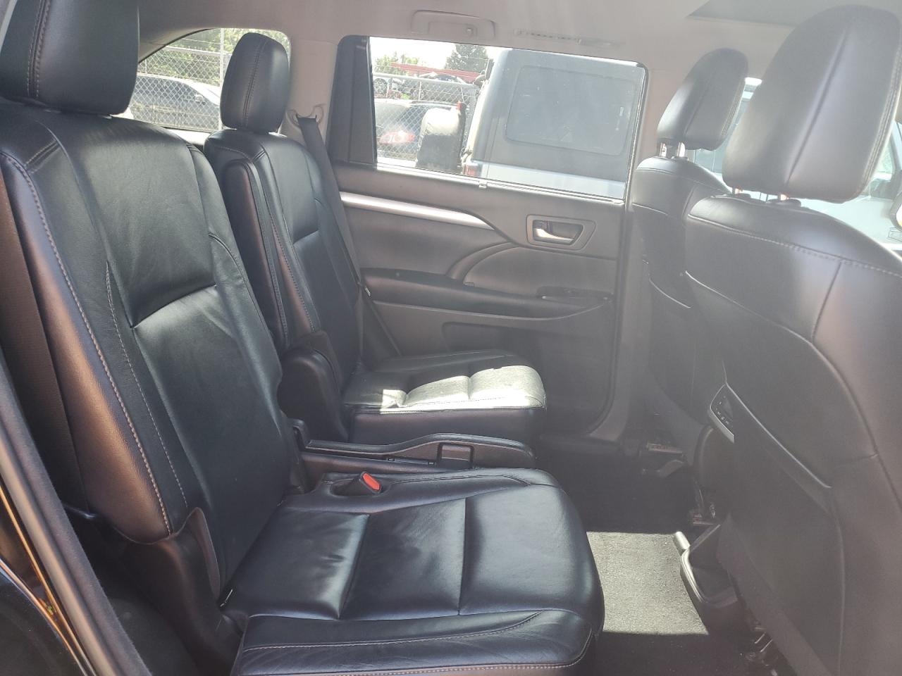 2018 Toyota Highlander Se VIN: 5TDJZRFH2JS550679 Lot: 58926624