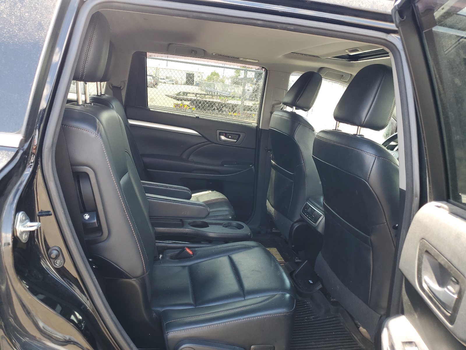 5TDJZRFH0HS397214 2017 Toyota Highlander Se