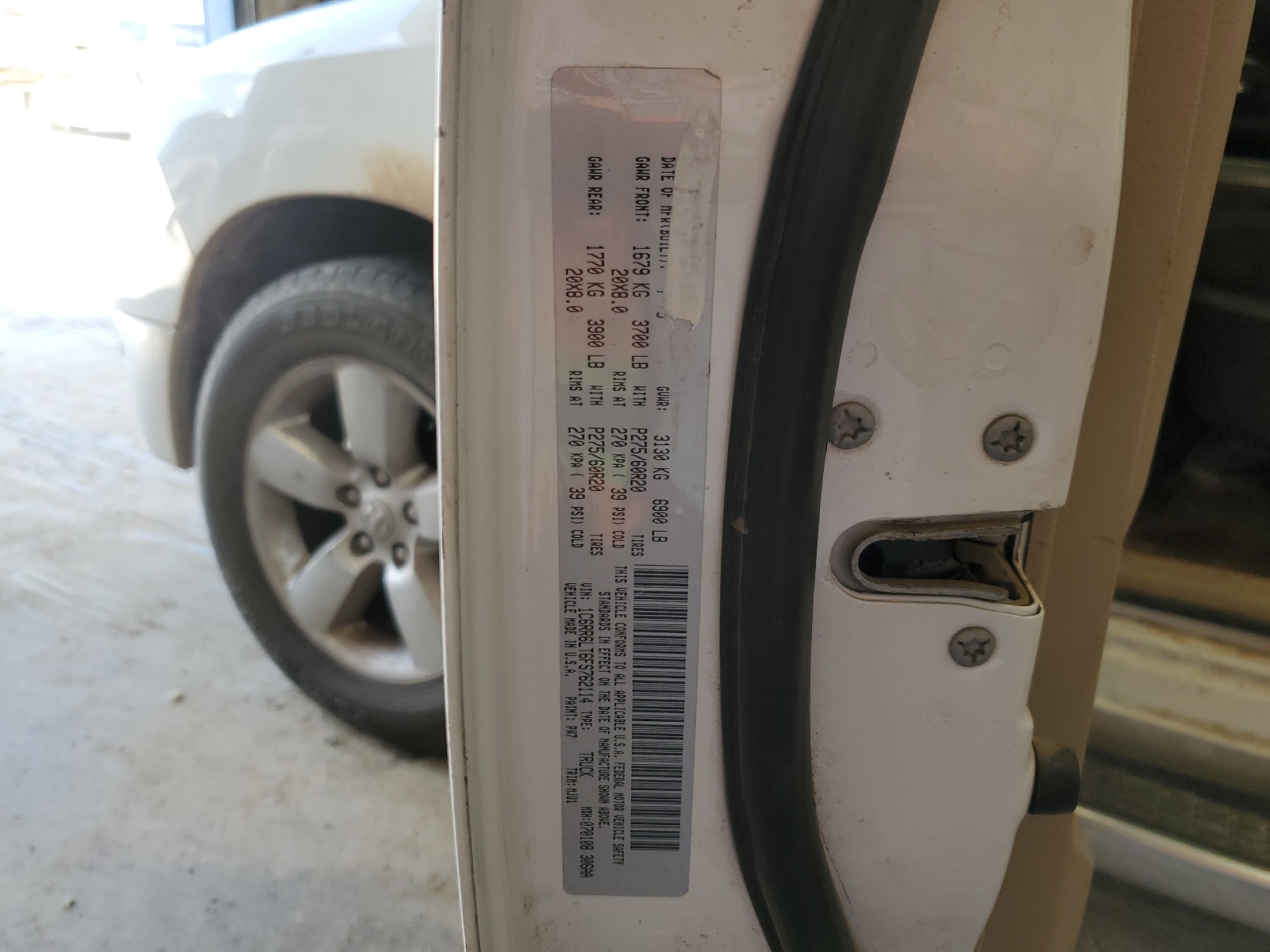 1C6RR6LT6FS762114 2015 Ram 1500 Slt