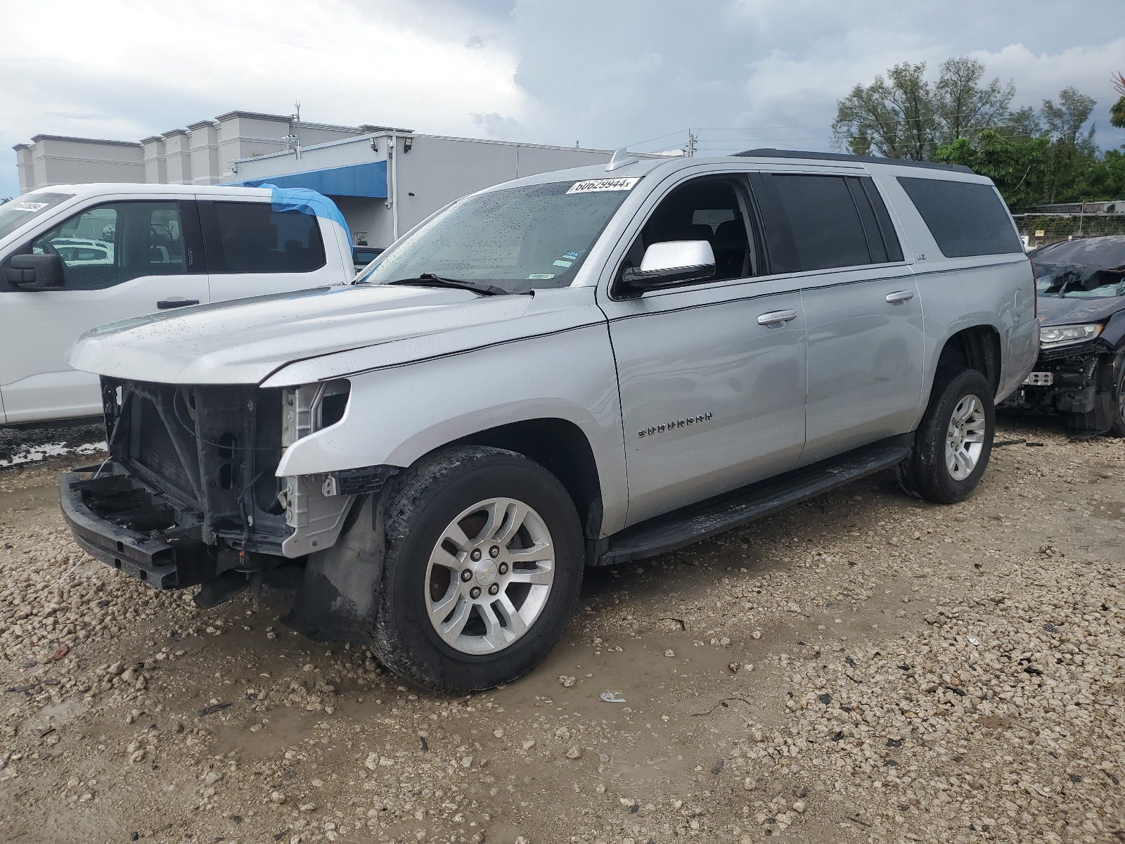 2018 Chevrolet Suburban C1500 Lt vin: 1GNSCHKC4JR370037