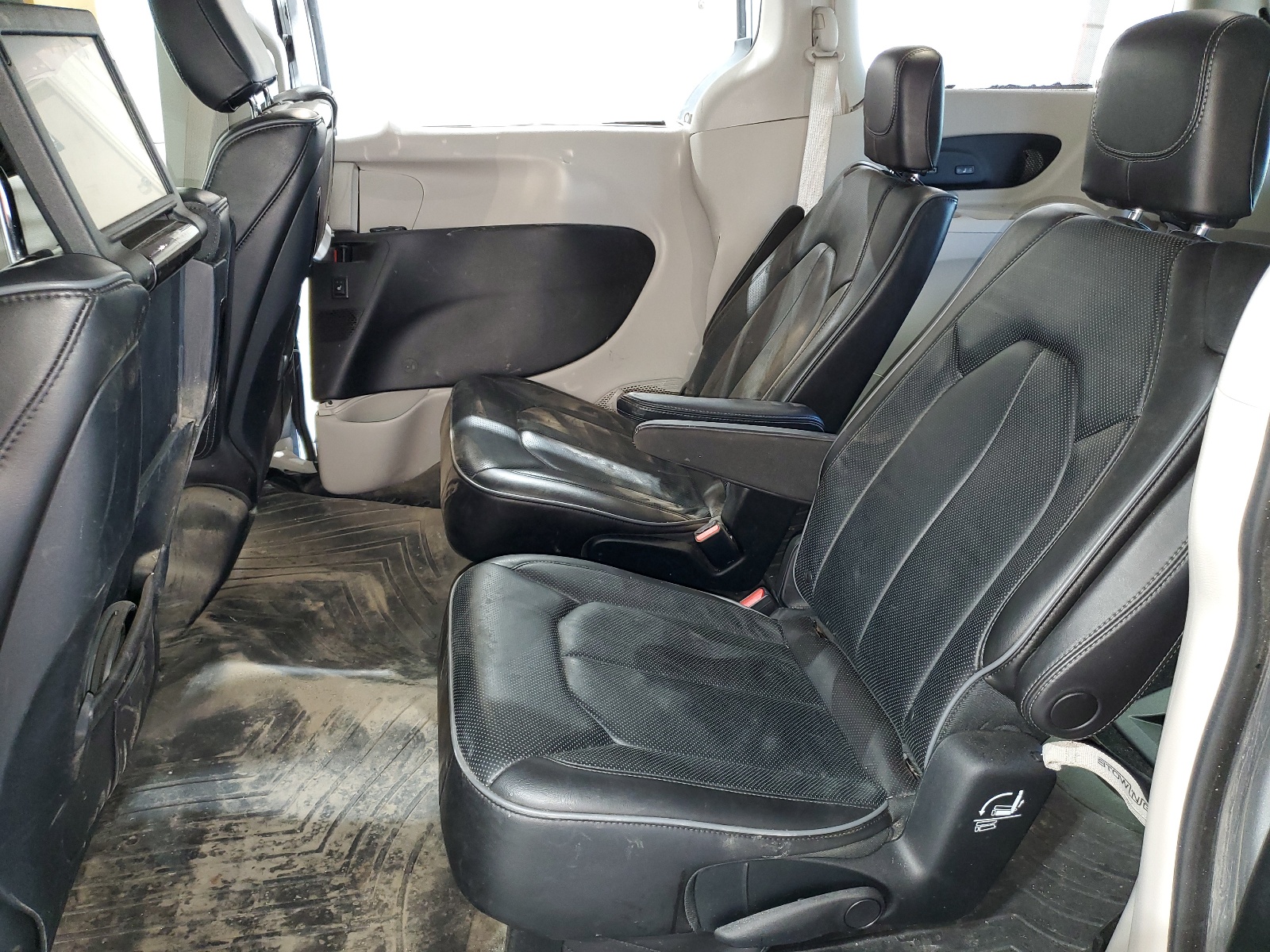 2C4RC1GG9JR251548 2018 Chrysler Pacifica Limited