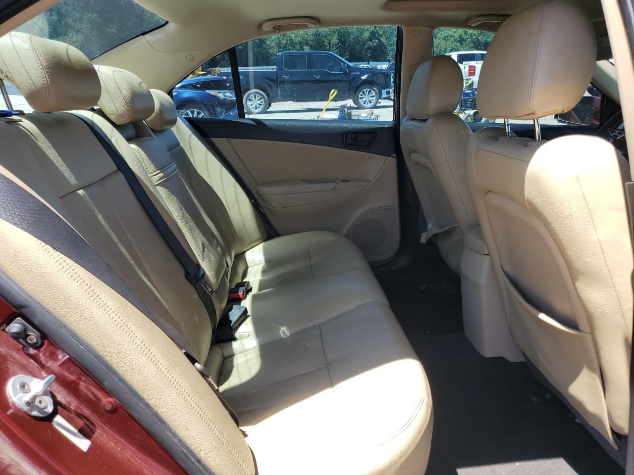 2009 Hyundai Sonata - Image 11