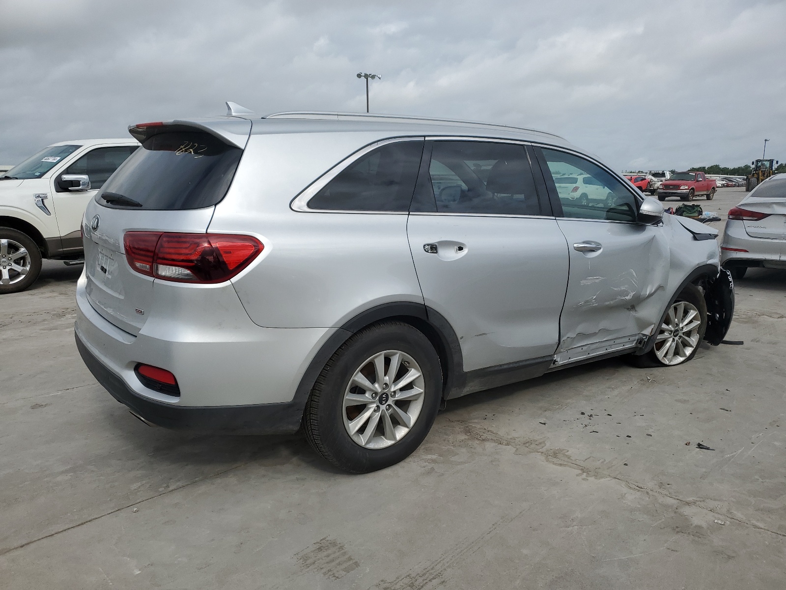 2019 Kia Sorento L vin: 5XYPG4A35KG591000